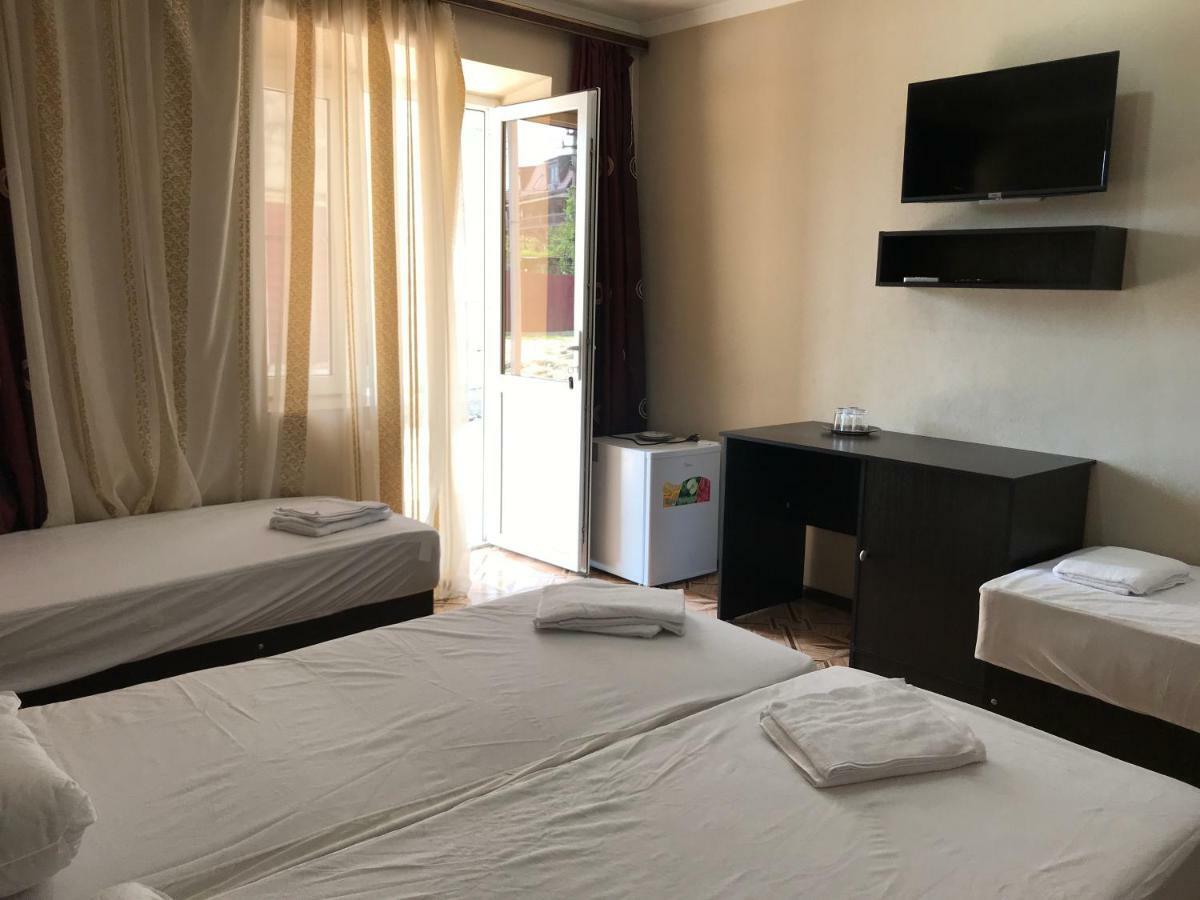 Ainar Hotel Gagra Exterior photo