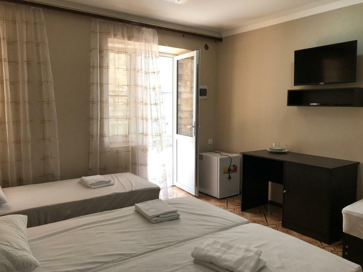 Ainar Hotel Gagra Exterior photo