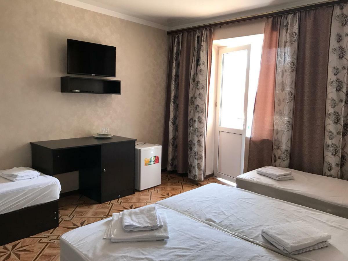Ainar Hotel Gagra Exterior photo