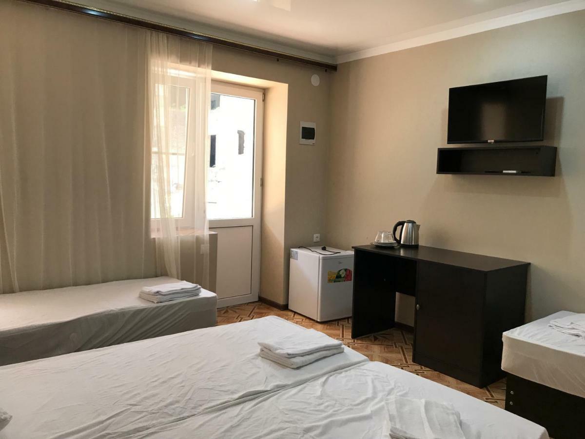 Ainar Hotel Gagra Exterior photo